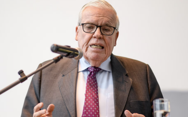 Klaus-Michael Kühne speaks to employees at the headquarters of Kühne + Nagel. (Axel Heimken/picture alliance via Getty Images, JTA)